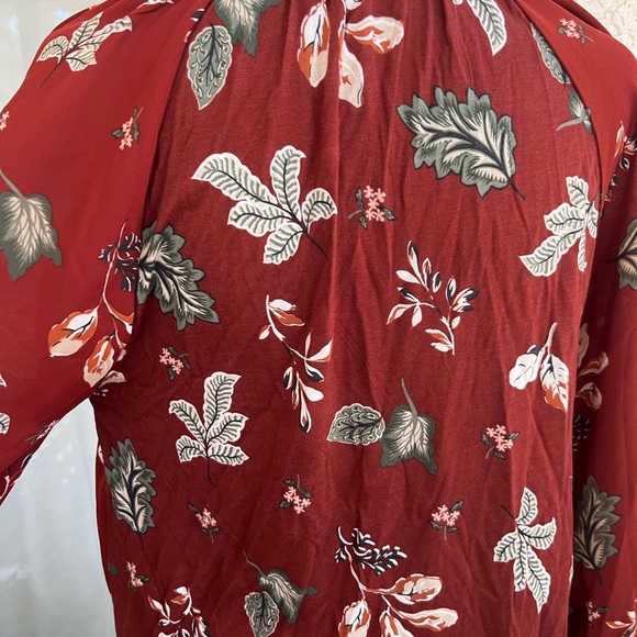 LOFT Red Floral Blouse - Picture 4 of 5